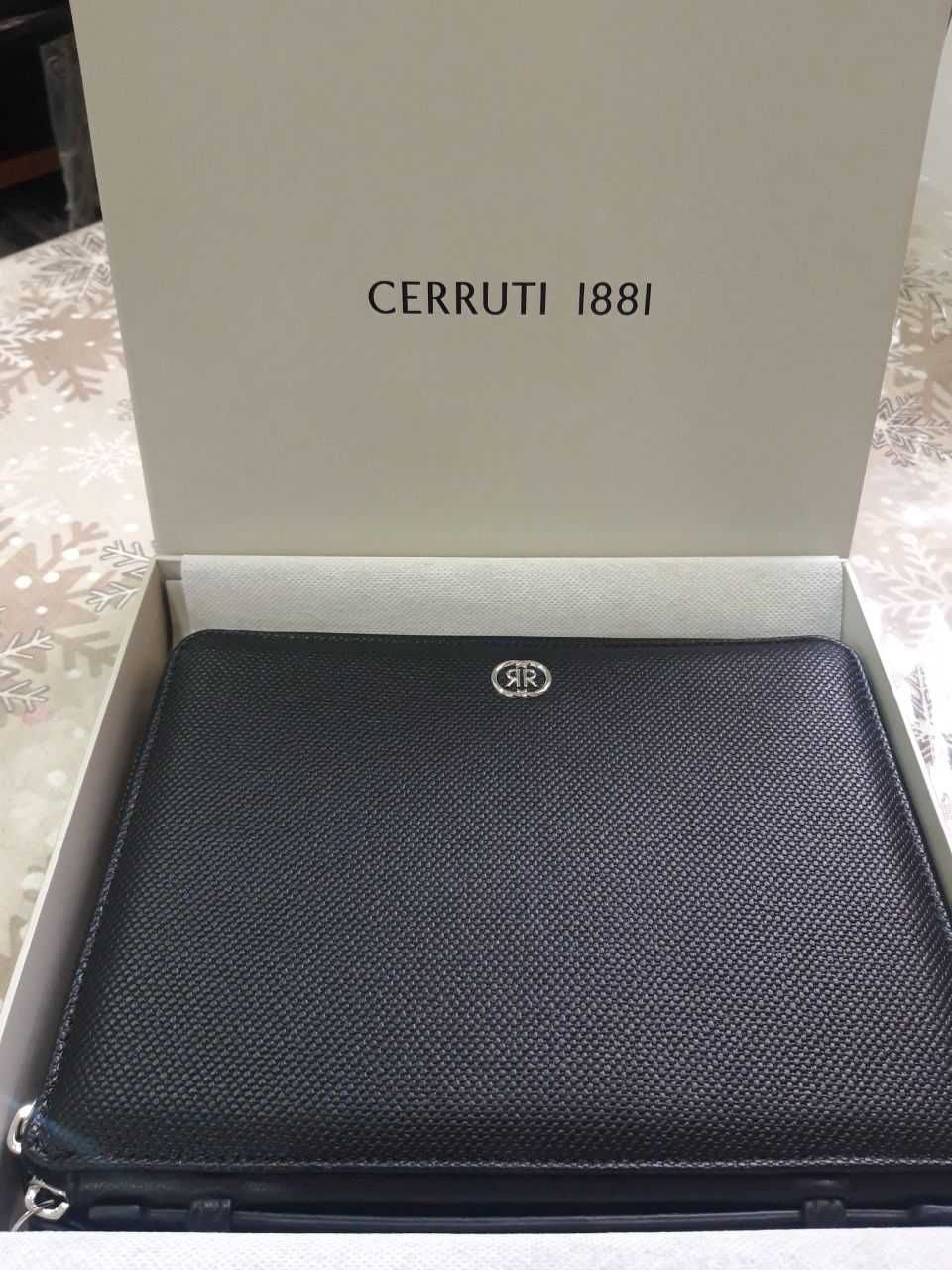 Аксессуары от бренда CERRUTI 1881