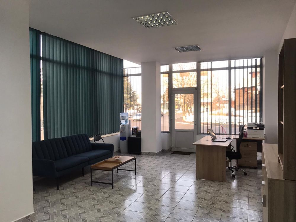 2 Spatii Comerciale De Inchiriat