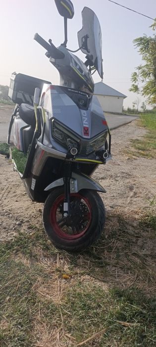 Skuter sotiladi elektroni