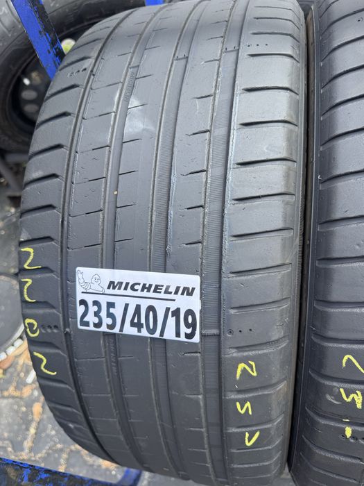 235/40/19 michelin