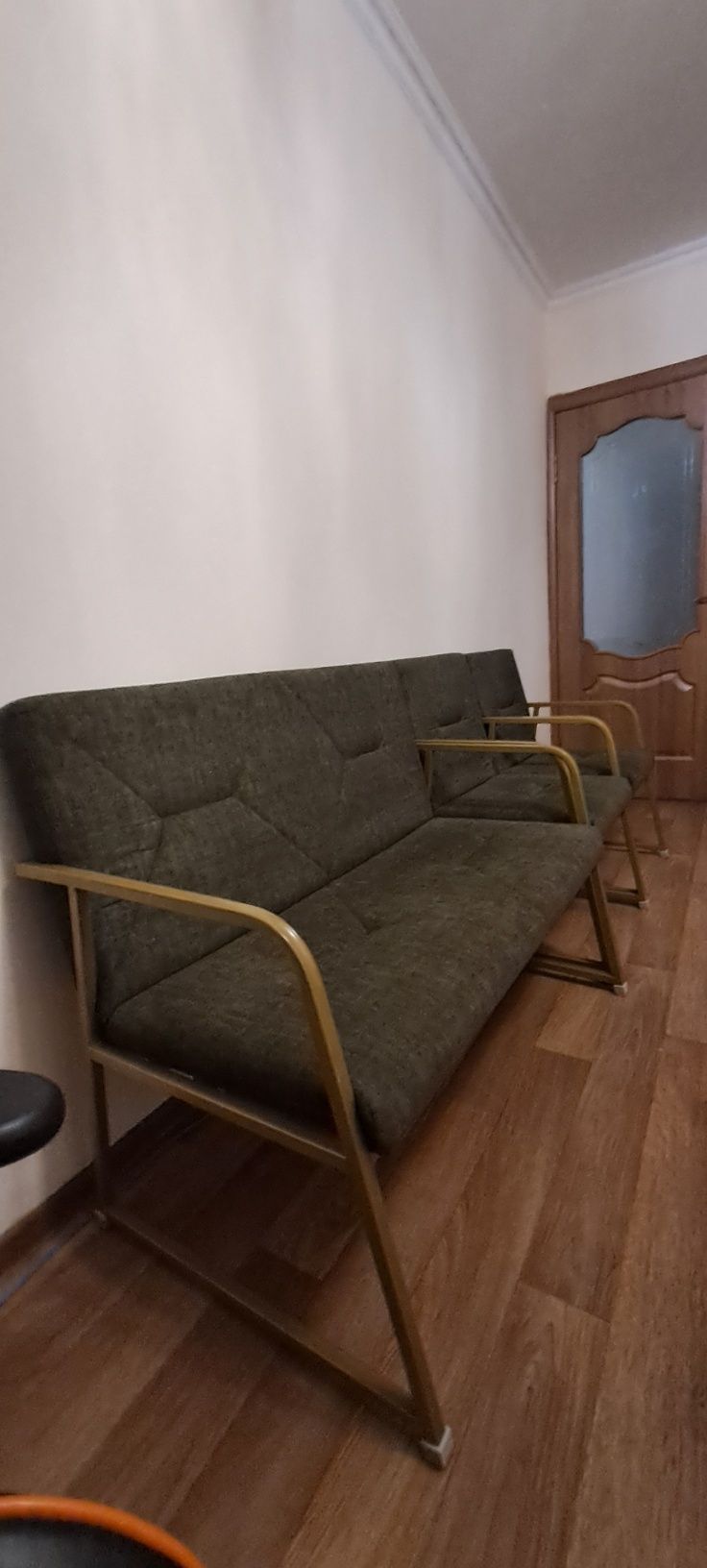 СРОЧНО Продам диванчик для прихожей или в студию