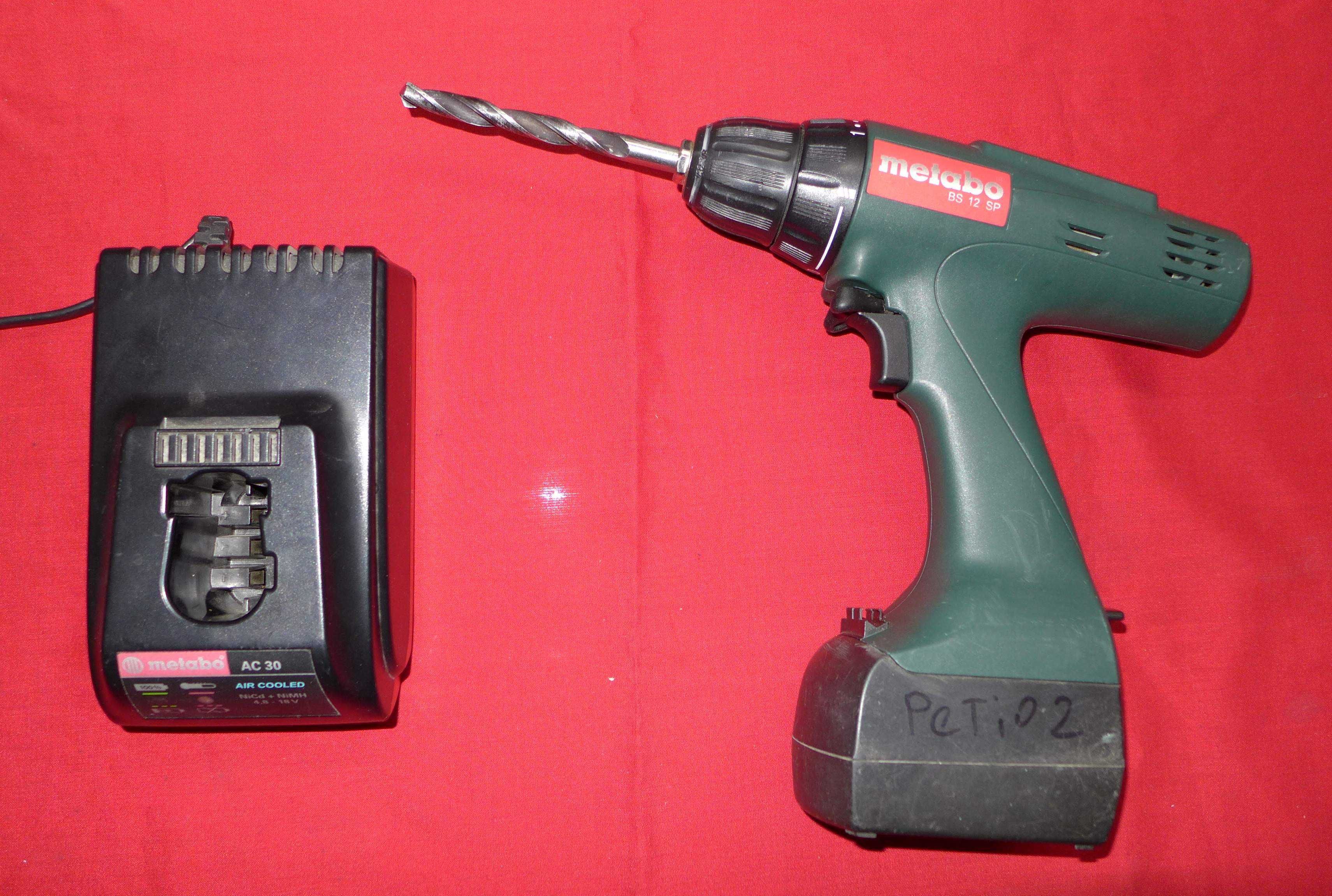 Легендарна корекомска бормашина Black&Decker + Sparky