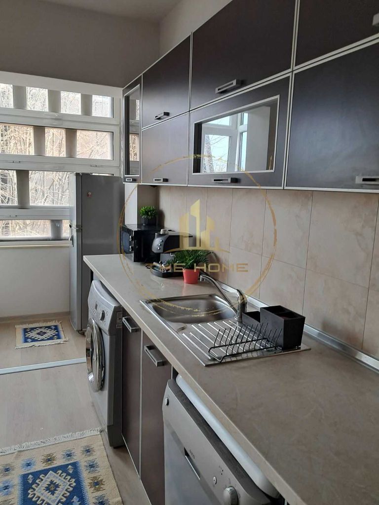 Дава се под наем Тристаен апартамент в Варна, Център - 120 кв.м за 850 € - Снимка #1