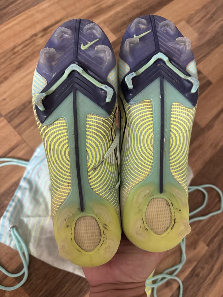 Футболни обувки NIKE 43 номер