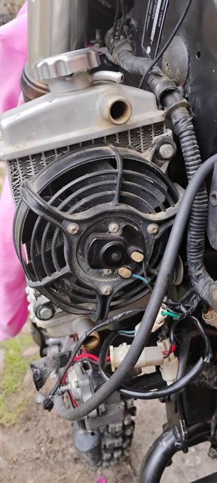 Vând radiator + ventilator enduro