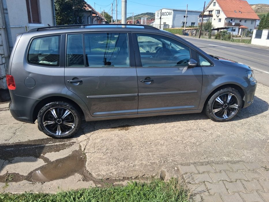 Vw touran 2011 , euro 5 ,1.6 tdi, 7 locuri carte service la zi
