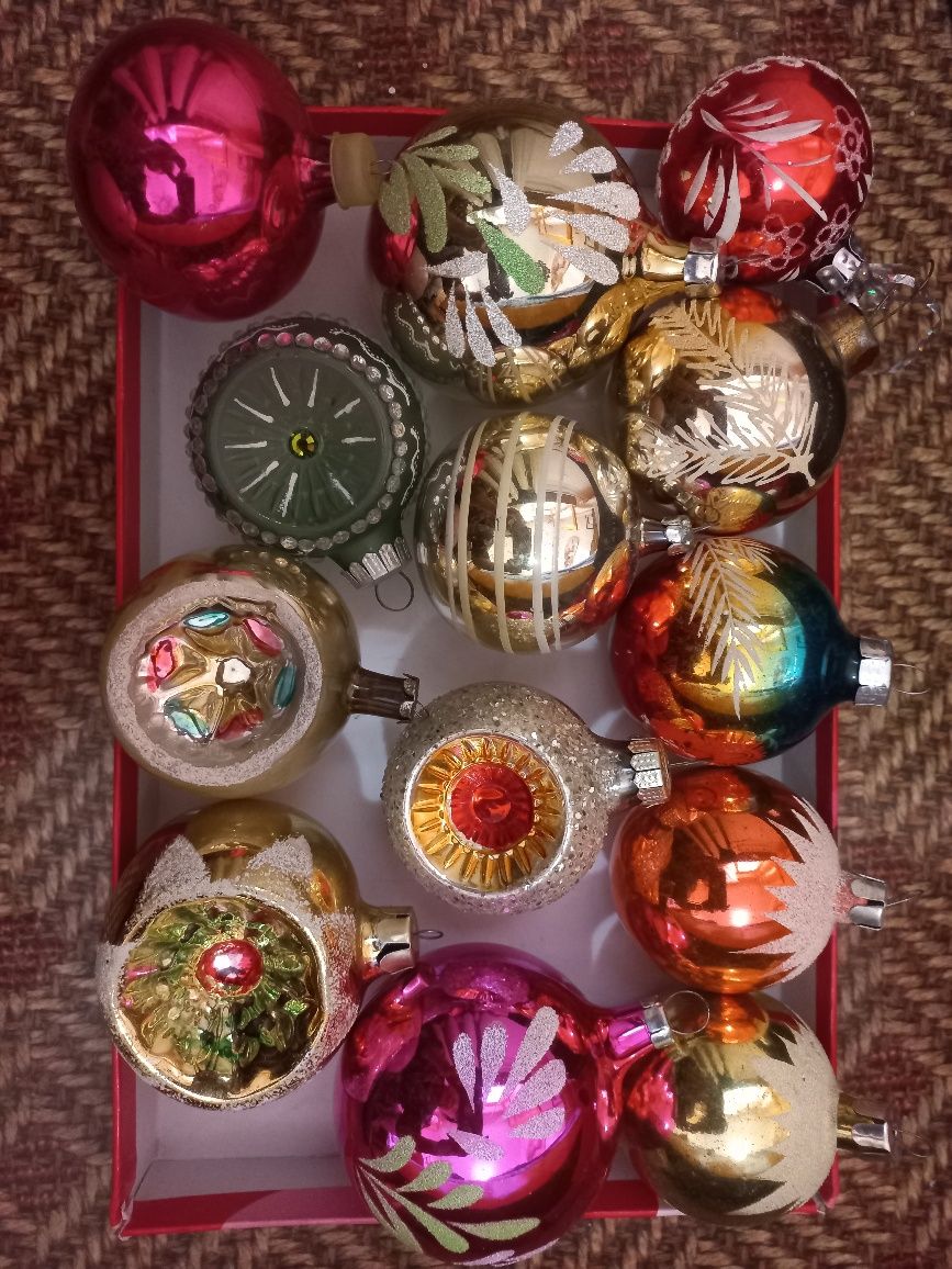 СССР ёлочные игрушки в большом количестве.