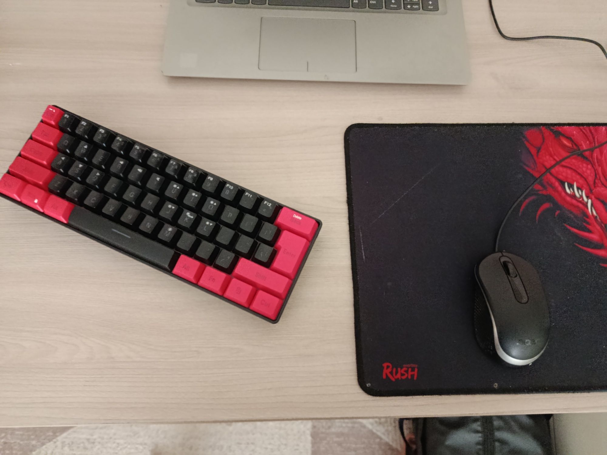 Продаётся хайтура и мышка и коврик на клавиатуре есть RGB и т.д