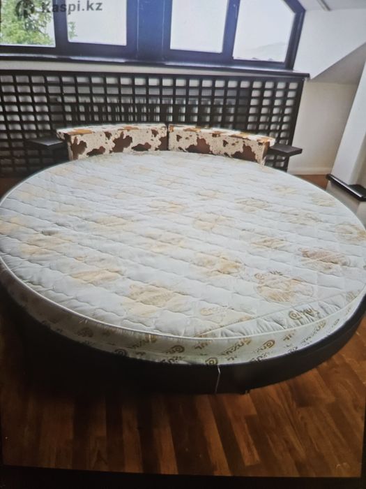 Круглая кровать с вращением