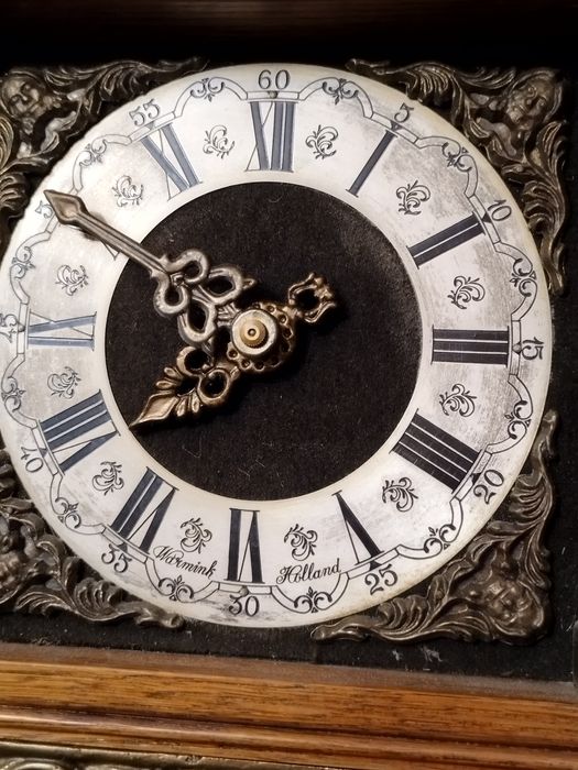 Антикварен стенен холандски часовник - Franz Hermle
Атлас