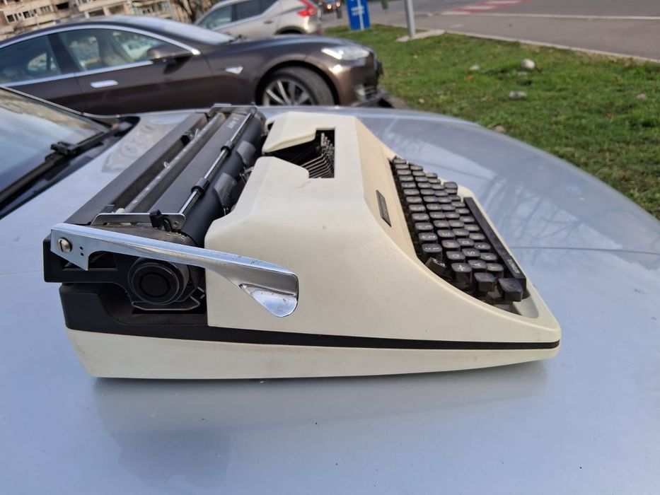 Mașină de scris TRIUMPH
