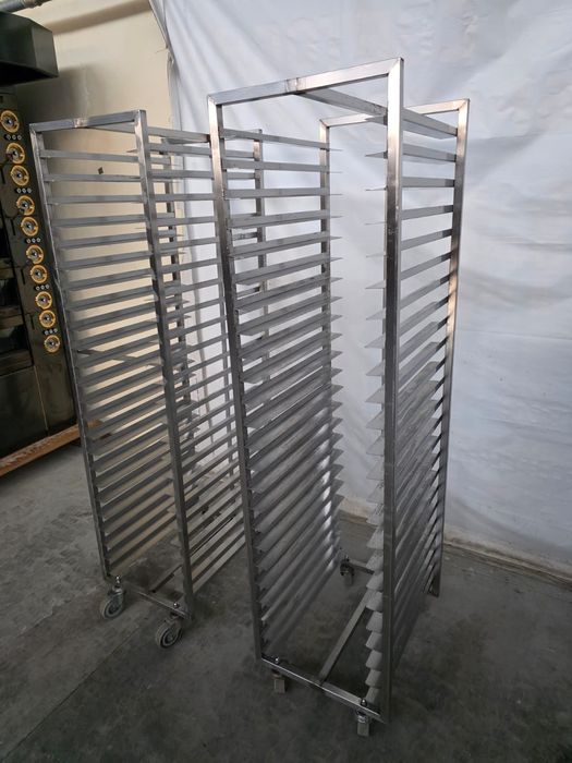 Различни немски колички от неръждаема стомана за тави с размери 60/40с