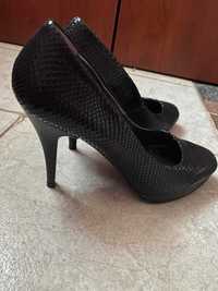 Елегантни дамски черни обувки NAVVI
