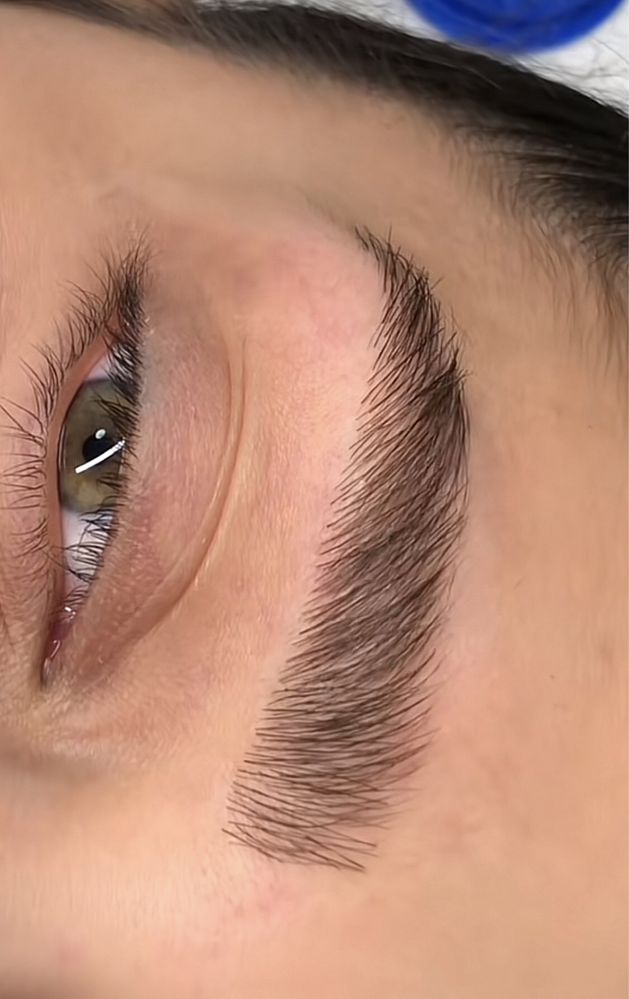Caut model exyensie gene efect mascara L si extensie sprancene