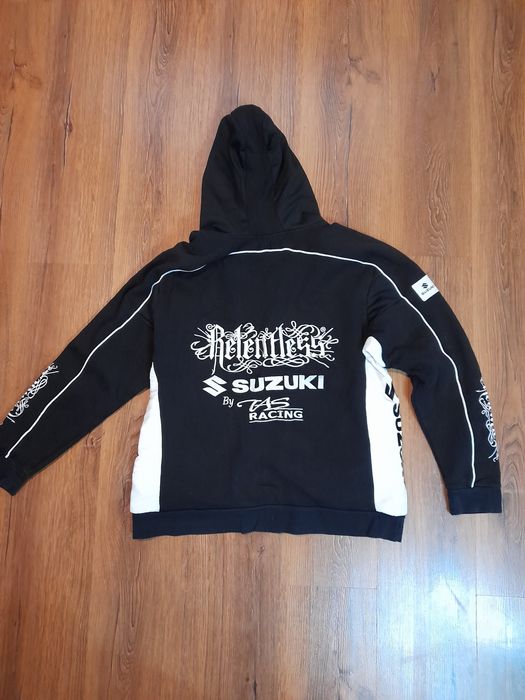 Polare Peugeot și Columbia,geacă Yamaha și hanorac Suzuki