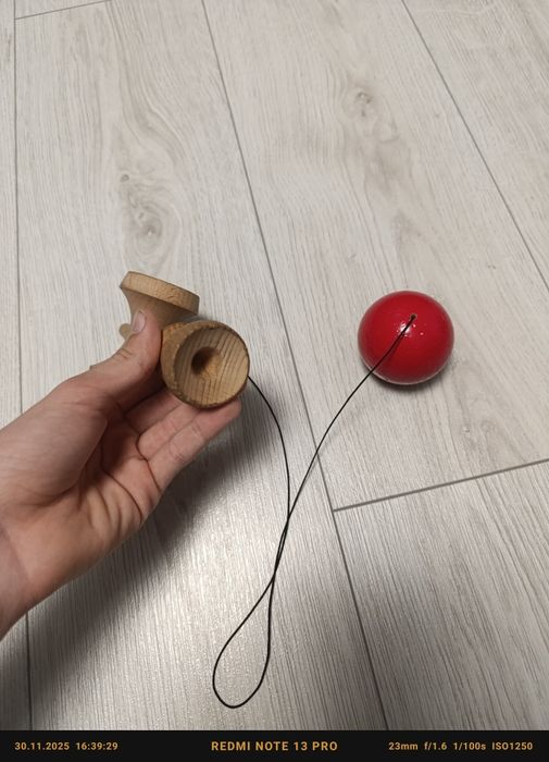 Kendama Europe play one sticky