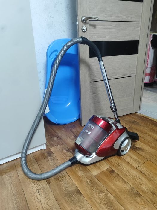 Продам пылесос очень в хорошем состоянии.