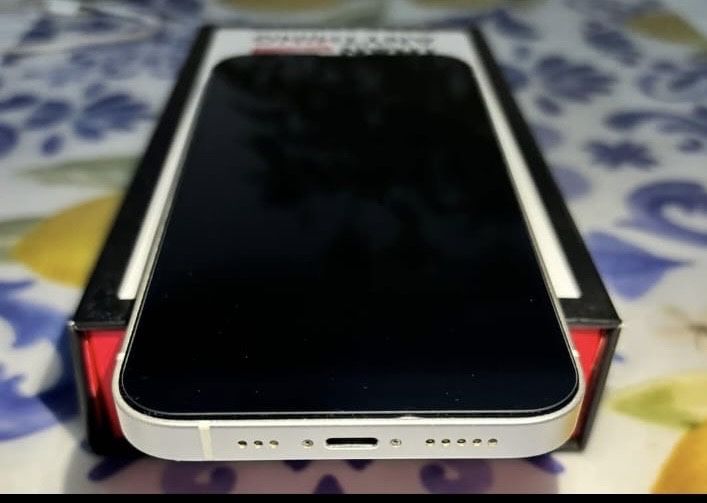 iphone 14 de culoare albă 128gb 84 %.