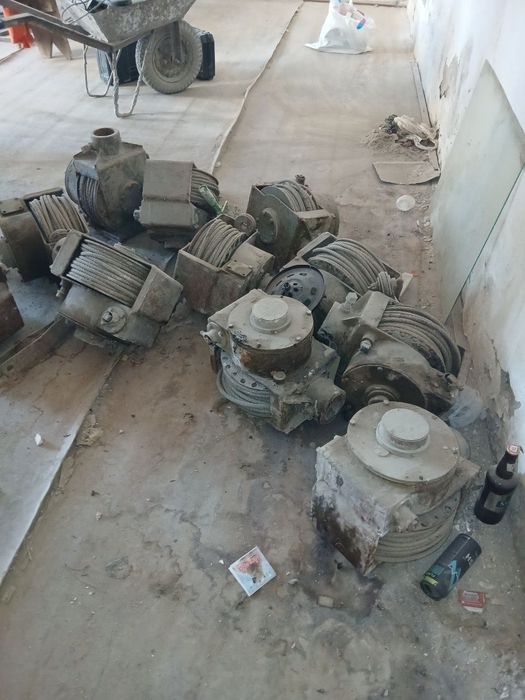 Токарный 3 та станок  сотилади