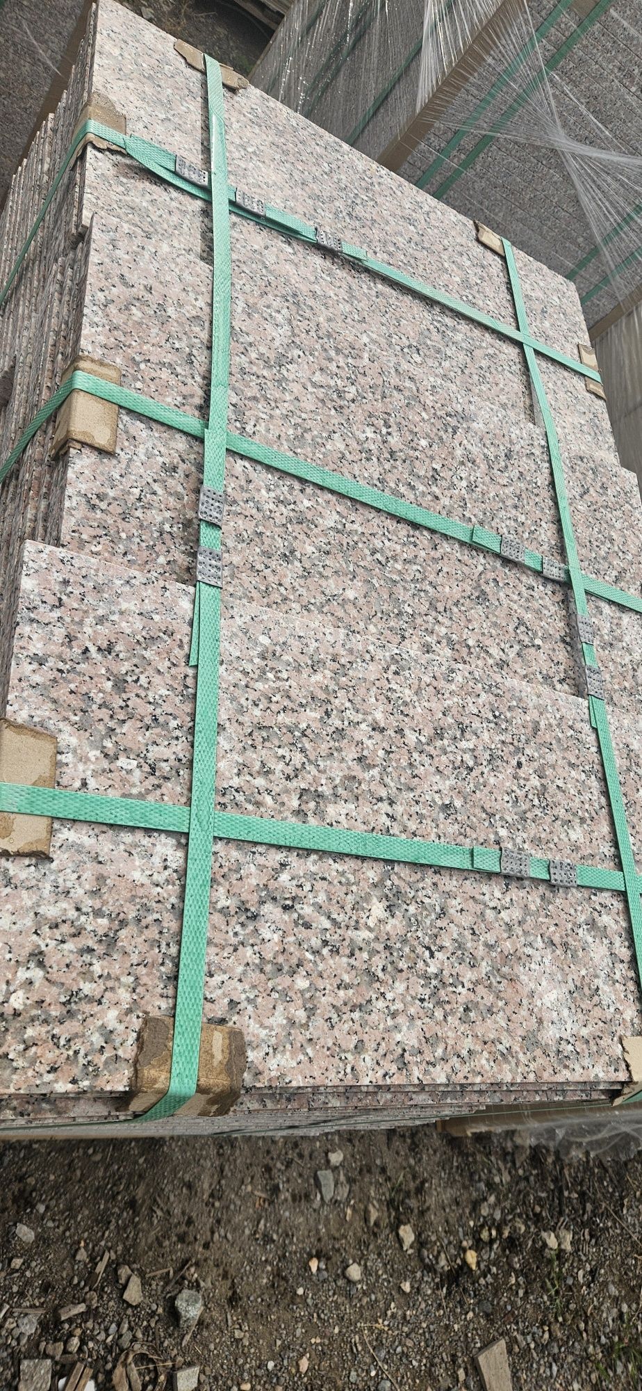 Продавам гранит 60x30х2  термолющен