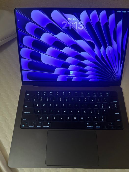 14 inch, MacBook Pro M3 Pro, 18Gb, 1TB.