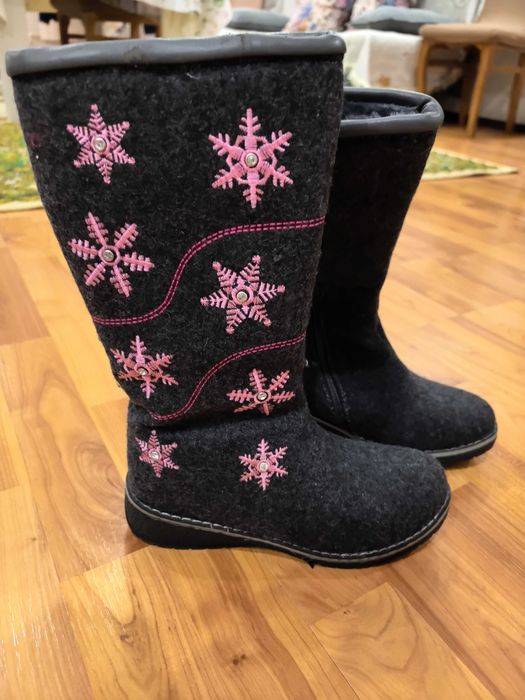 Продам сапоги новые детские