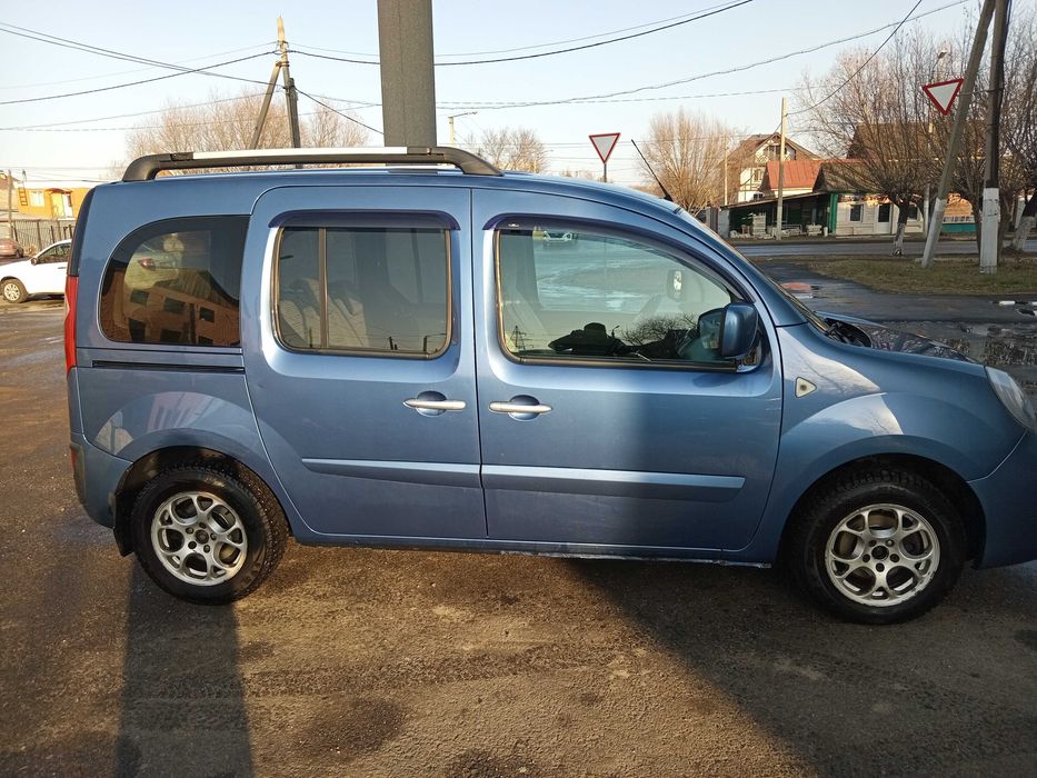 Рено кангу минивэн .