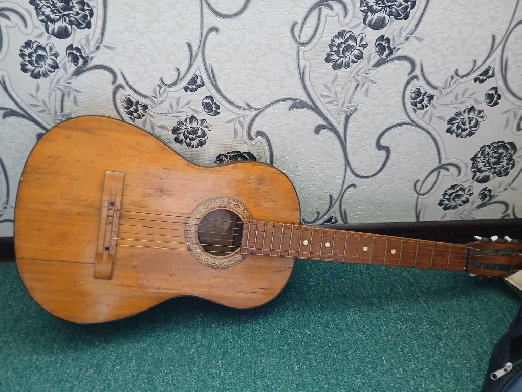 Gitara sotiladi holati yaxshi