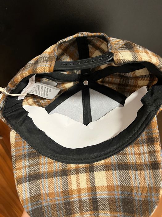 Нова шапка с козирка