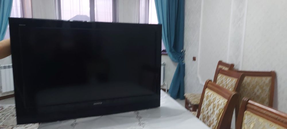 Продается телевизор sony bravia б/у.
С боку можно подключить флешки, ю