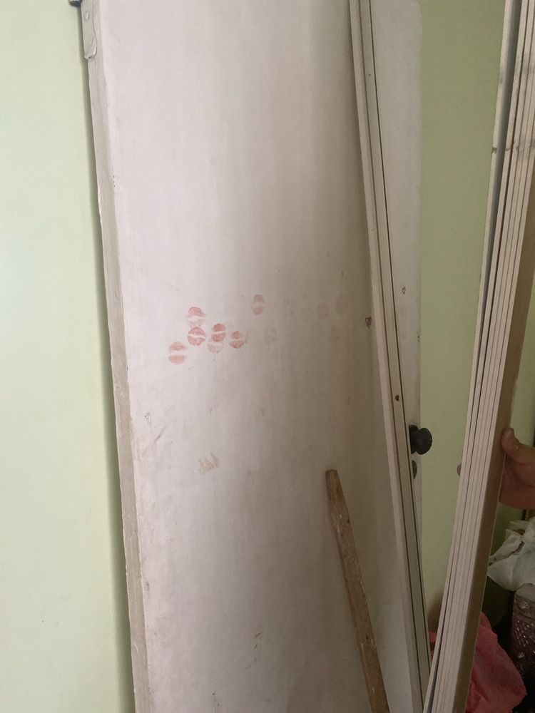 Shkaf,  tumbochka, termo, kompiturni stol, dvux satorni divam bez mati