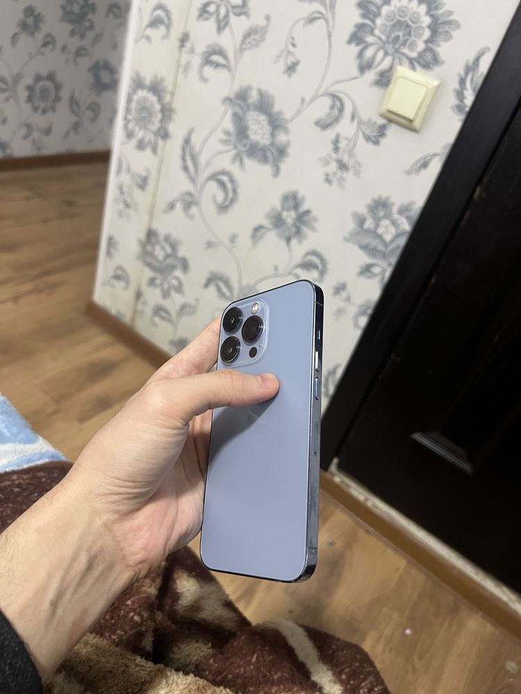 iPhone 13 pro blue
