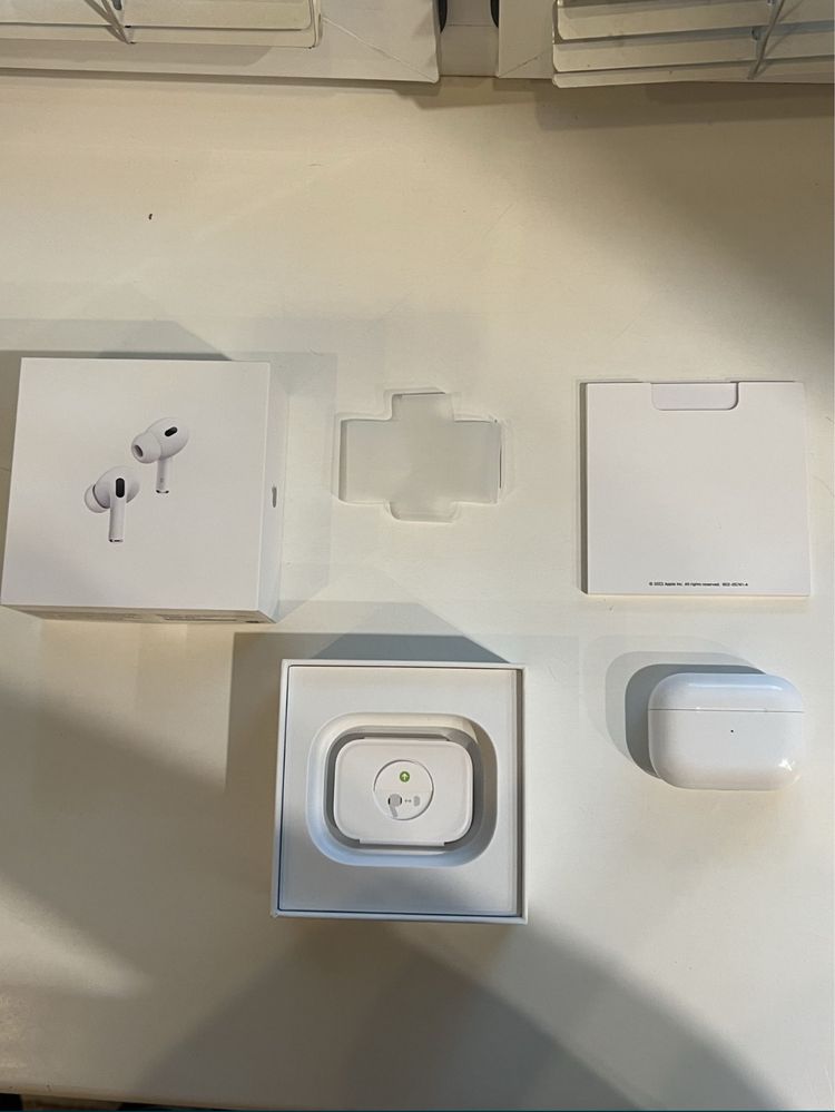 AirPods Pro 2nd generation with MagSafe. Продаю свои наушники.