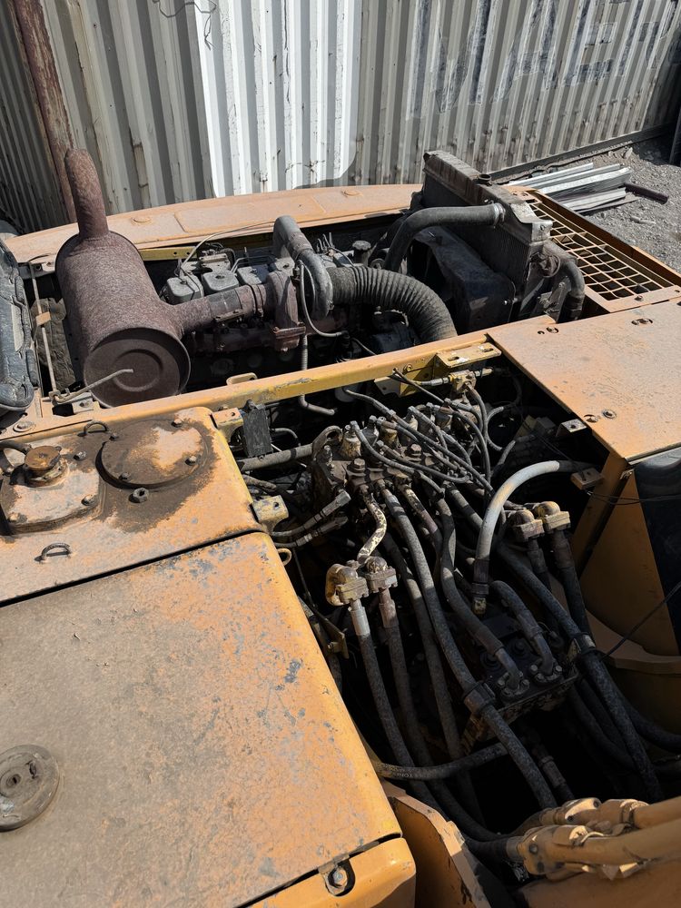 Экскаватор гусеничный Komatsu PC220