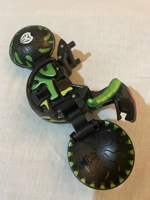Bakugan jucarie +cadou mic
