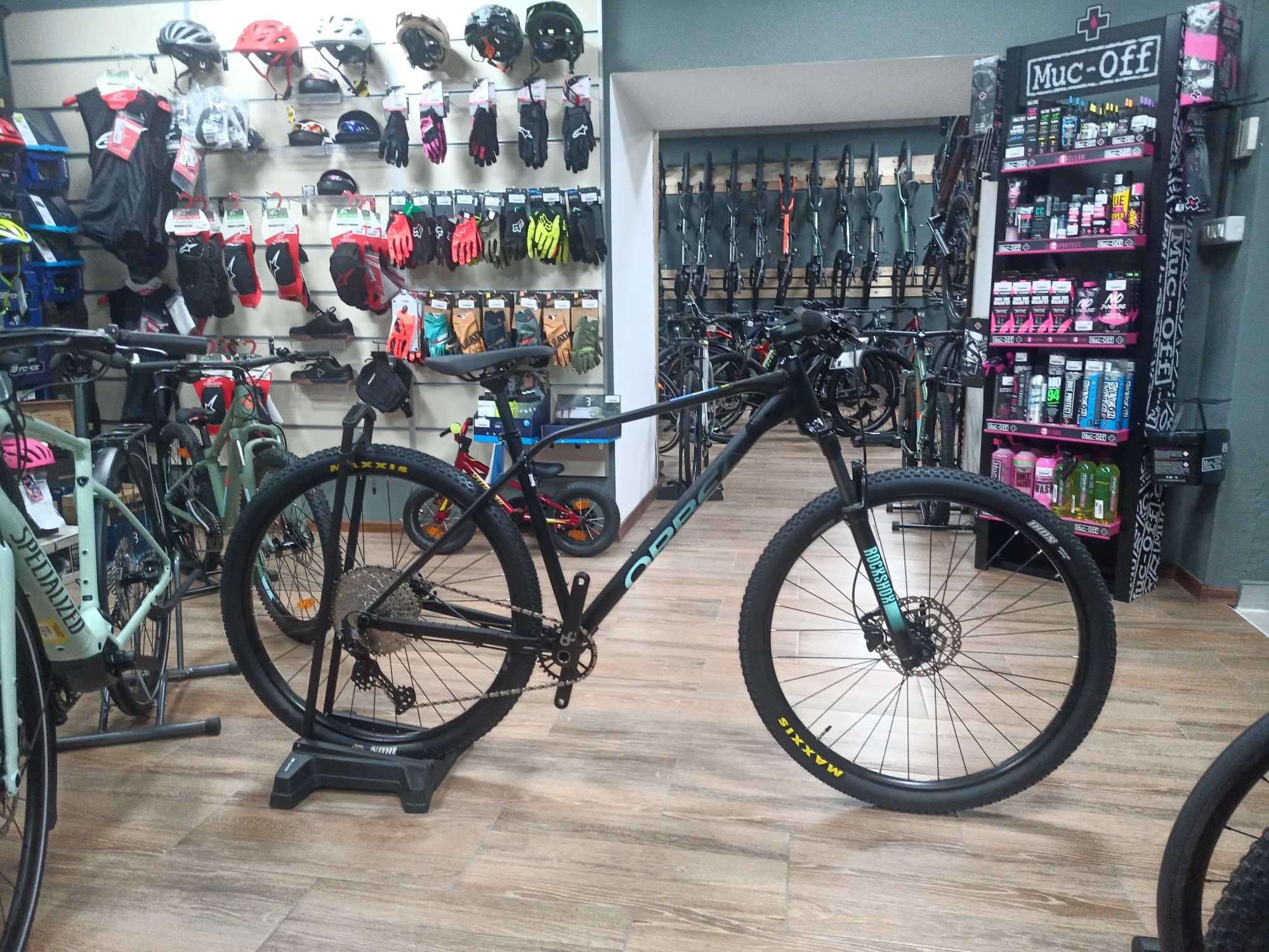 Orbea ALMA H50 29" Black-Green L in stoc EST BIKE Funky Sports