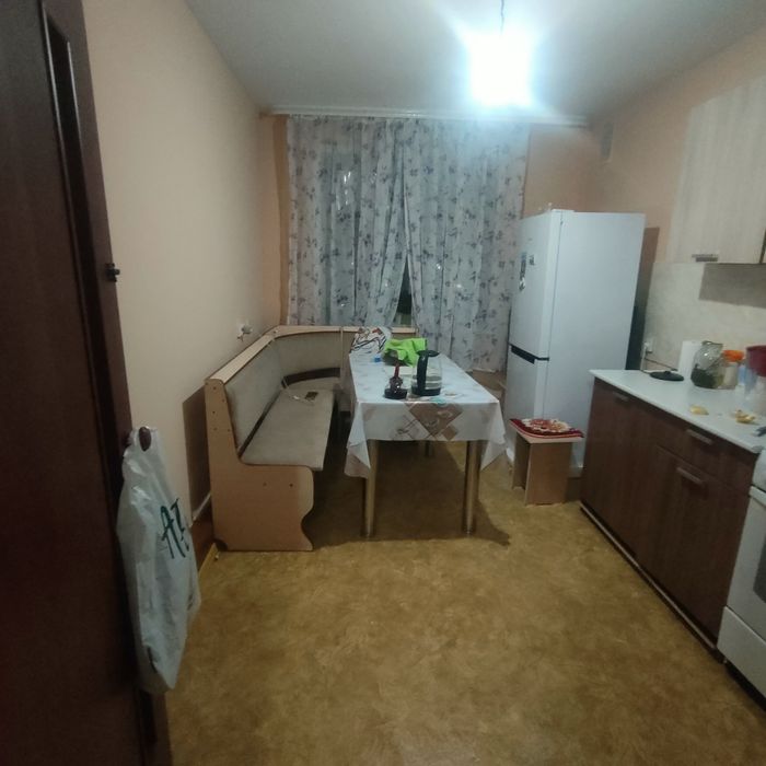 Кухонный уголок с 4 табуретки, газплита, прихошка