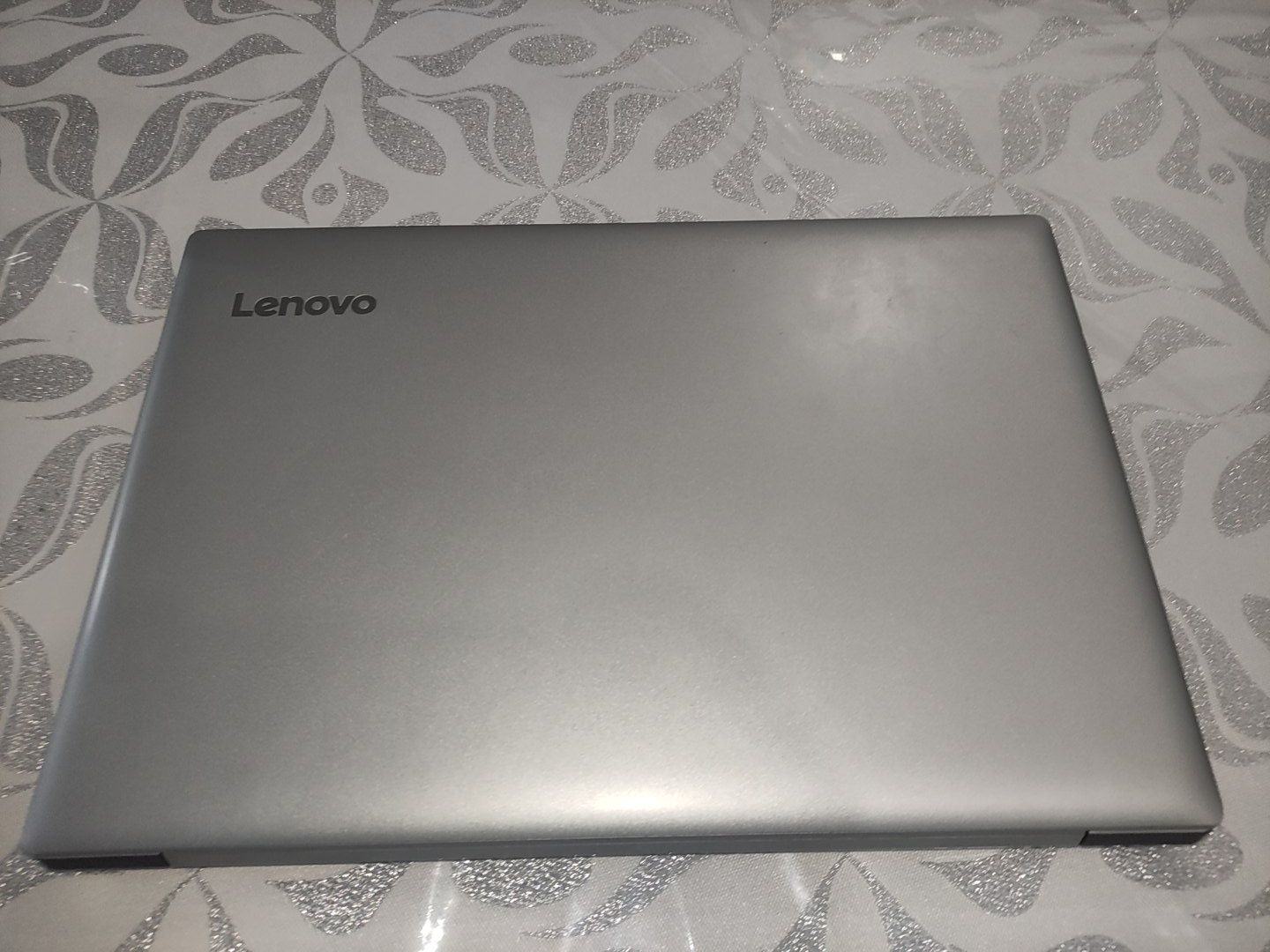 Lenovo noutbuk sotiladi!