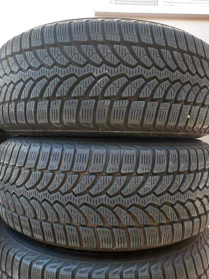 4 Броя 225/60/17 Bridgestone 2x6,8mm, 2x6,2mm