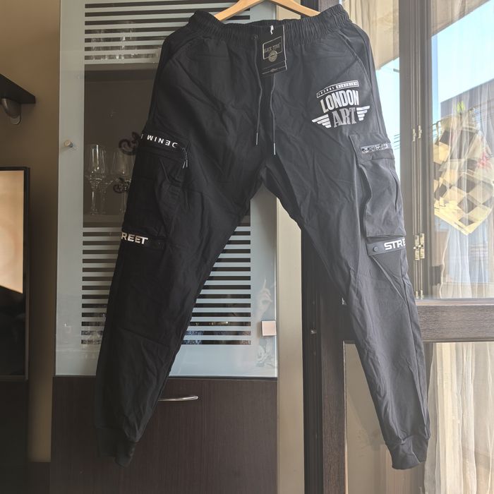 Чисто нов черен панталон.