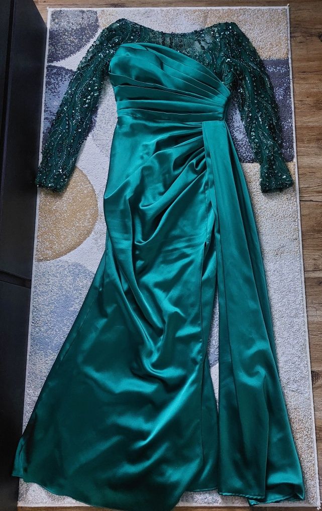 Vând rochie lungă de seară