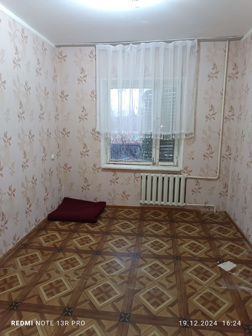 Srochna chirchiq 8-mk 2x kvartira sotiladi 32 400$