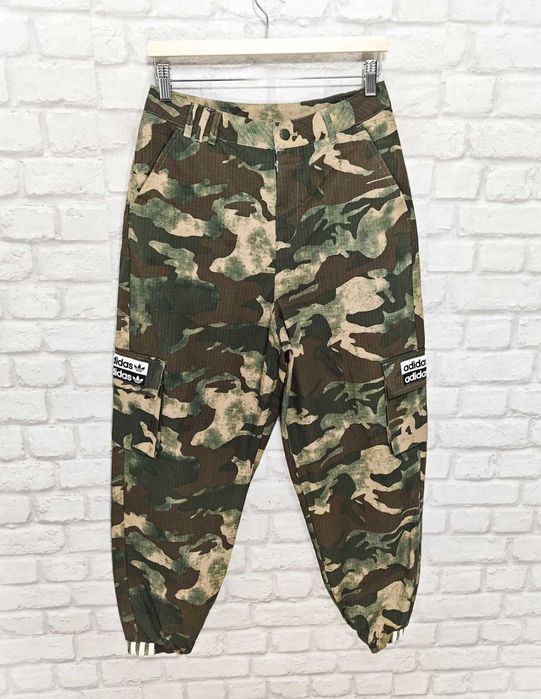 Adidas Камуфляж Оригинални дамски панталон camouflage Размер UK 12 / L