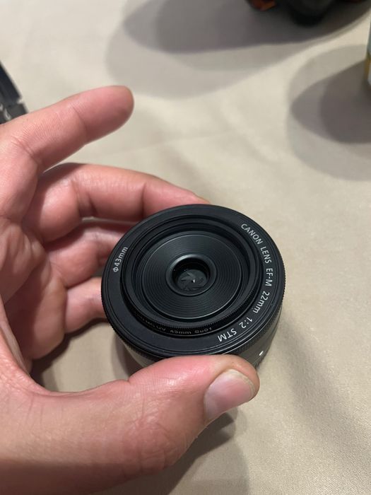Canon m50 с обектив canon 22mm f2