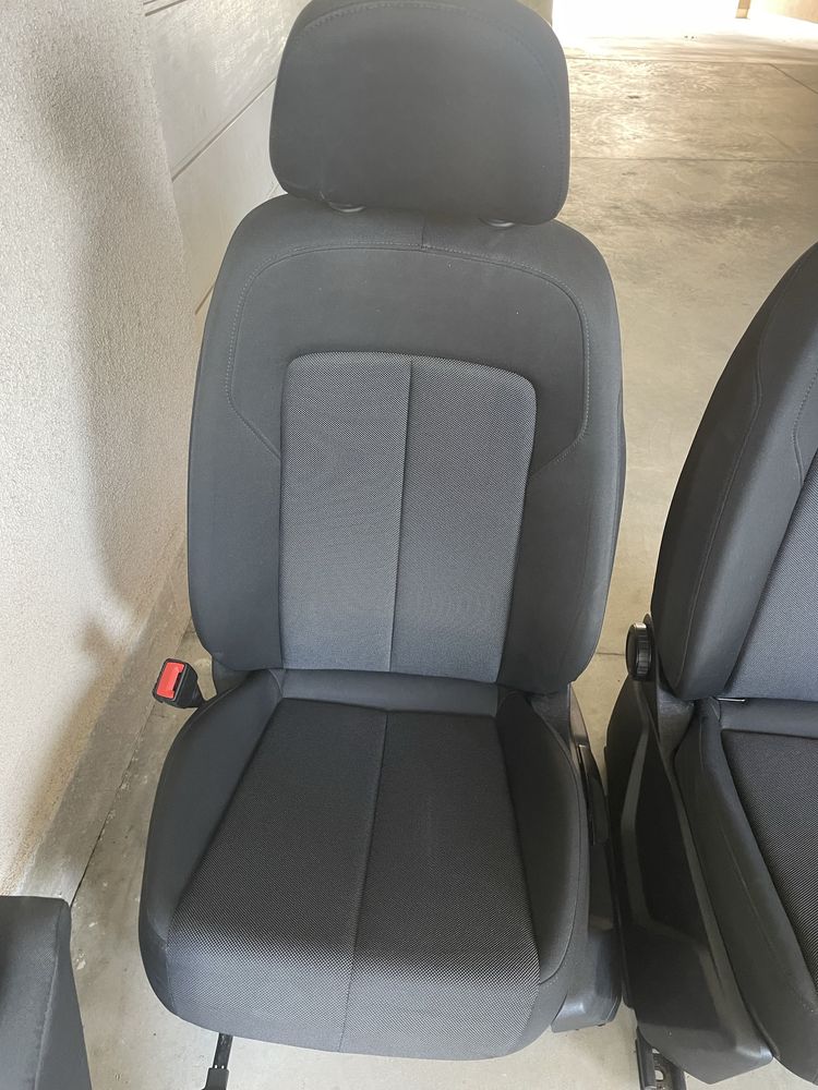 Audi Q2 салон,седалки,кори