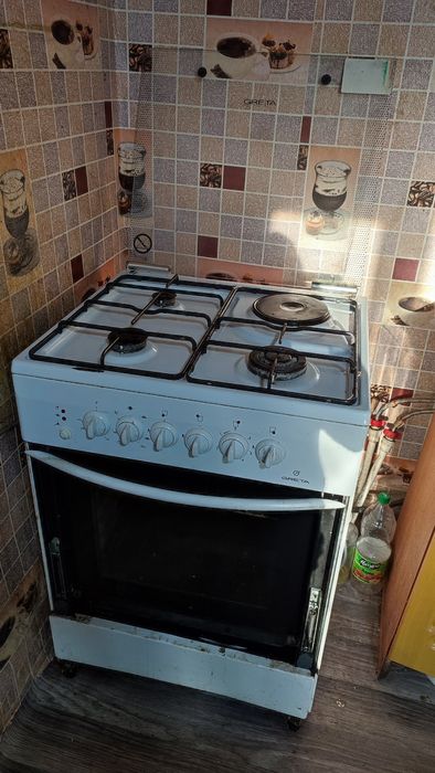СРОЧНО продам газ плиту
