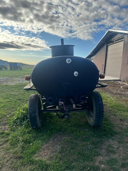 Trailer baloti rotunzi și cisterna