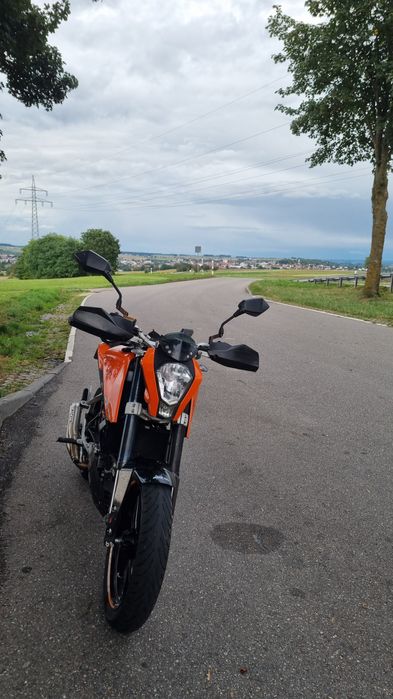 Vând KTM Duke 125 impecabil