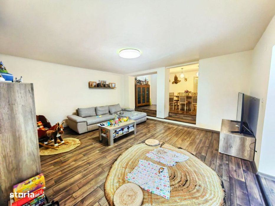 Casa Inedita , 300 mp utili, P+M,  5 bai, 6 dormitoare , 1975 mp teren