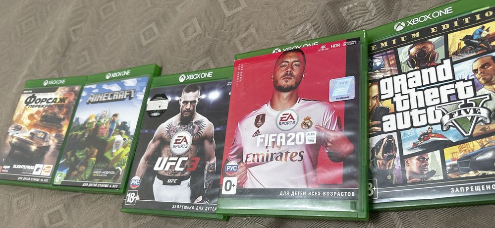 Продаю игровую консоль Xbox One X с жёстким диском на 1 ТБ.